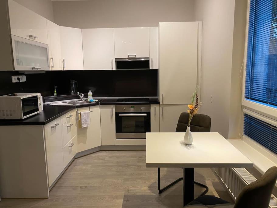 Garden Apartment Karolina Острава Екстериор снимка